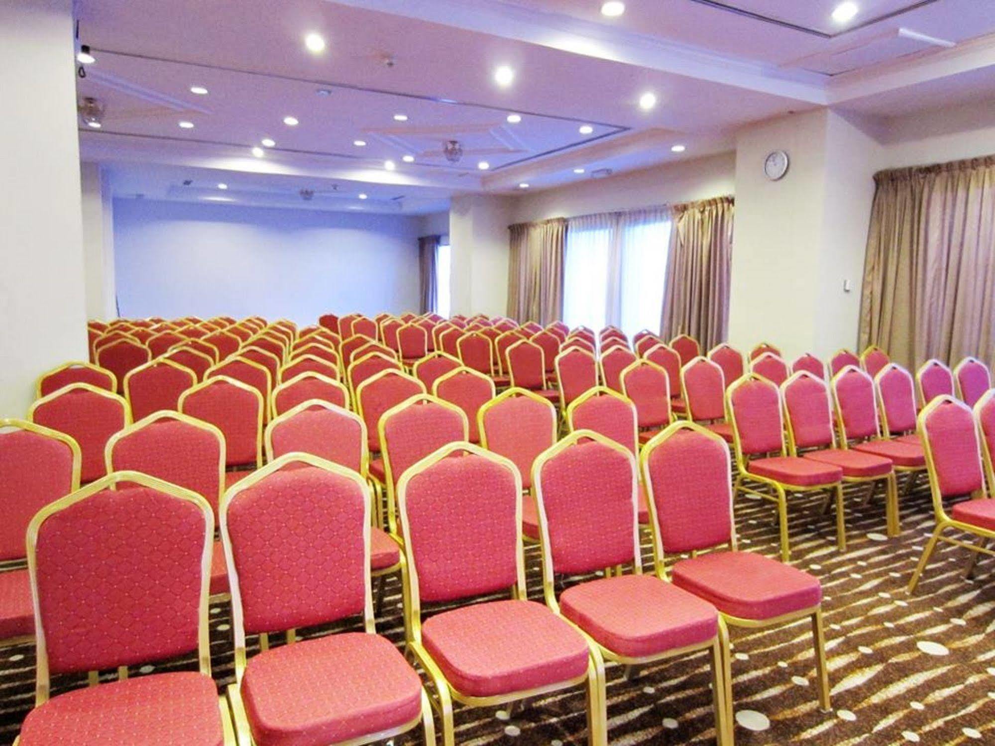 โพรมิเนด โฮเต็ล อพาร์ทเมนท์ Aparthotel โกตาคินาบาลู ภายนอก รูปภาพ