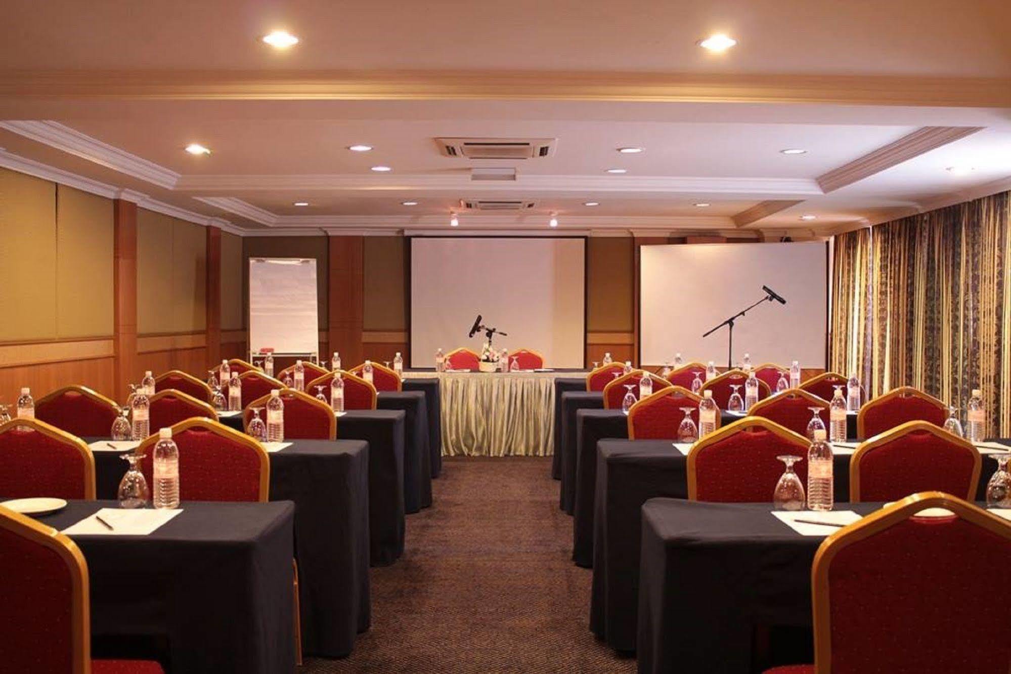 โพรมิเนด โฮเต็ล อพาร์ทเมนท์ Aparthotel โกตาคินาบาลู ภายนอก รูปภาพ