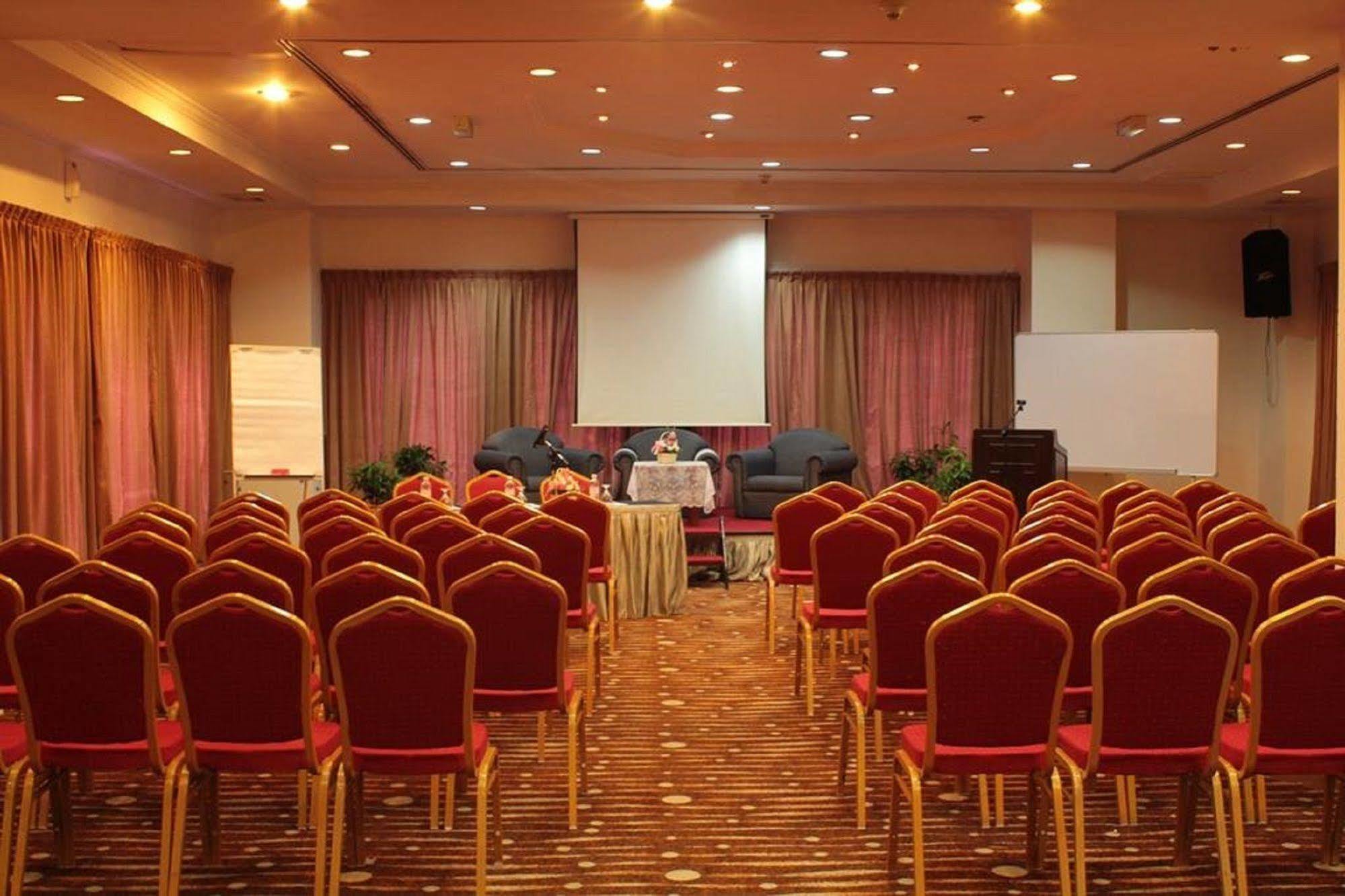 โพรมิเนด โฮเต็ล อพาร์ทเมนท์ Aparthotel โกตาคินาบาลู ภายนอก รูปภาพ